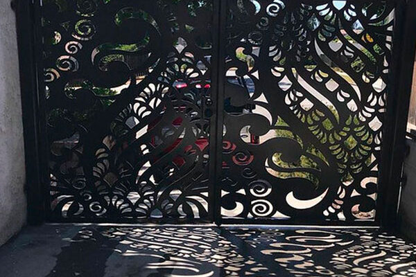 signature-gallery-driveway-gate-update-3b iron gate