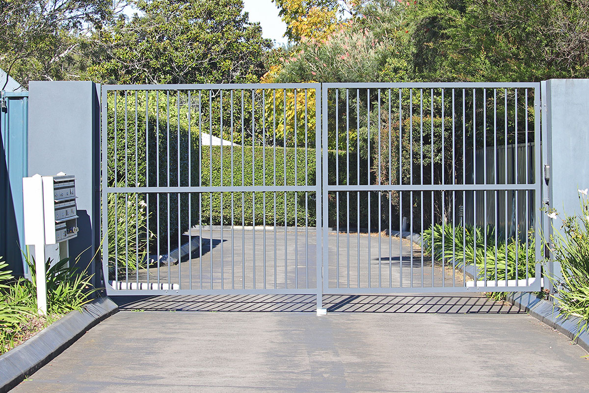 Driveway Gate in Los Angeles, CA | Signature Iron Works